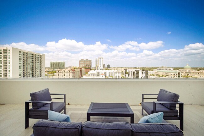 Building Photo - 255 Evernia St
