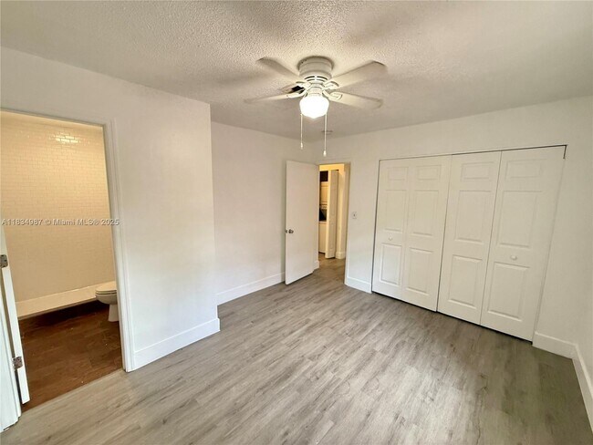 Building Photo - 1406 Arpeika St