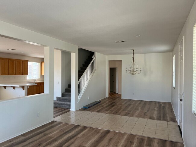 Building Photo - Beautiful home in central location of Victorville