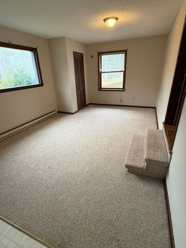 Building Photo - Picturesque country home