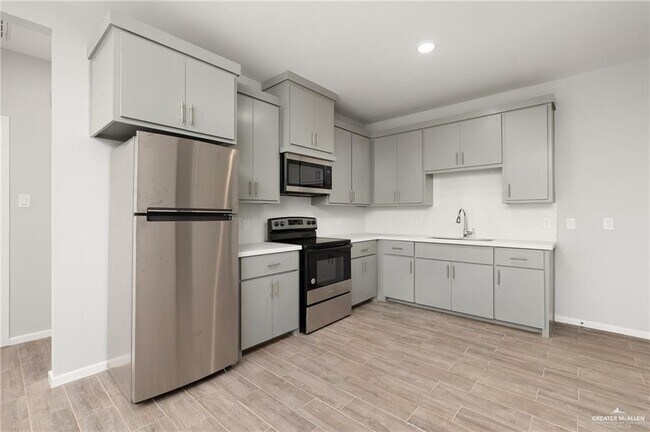 Building Photo - 18 W Hyatt Ave