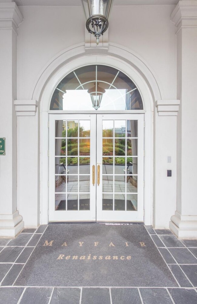 Front doors of the building - 195 14th St NE