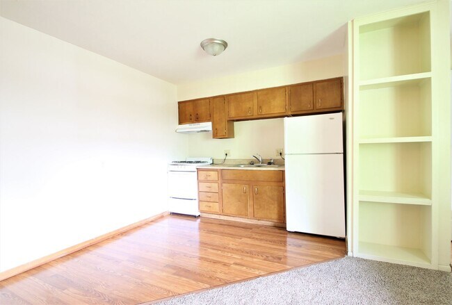 Interior Photo - 37th Place