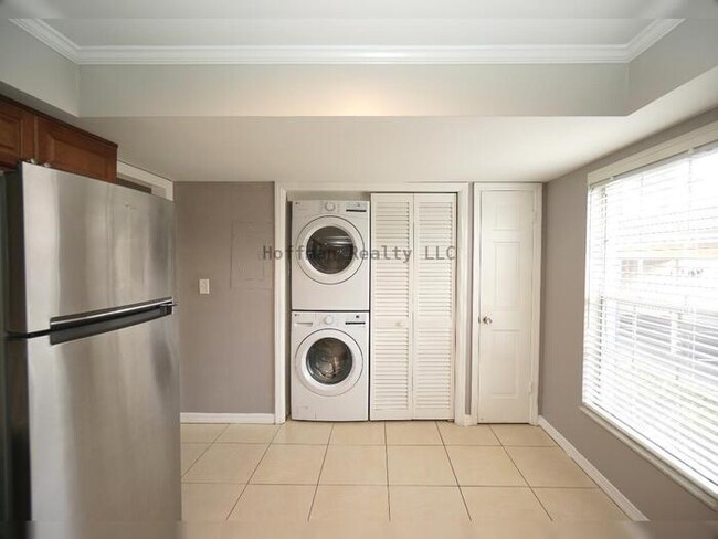 Building Photo - Lakefront Condo in Carrollwood!