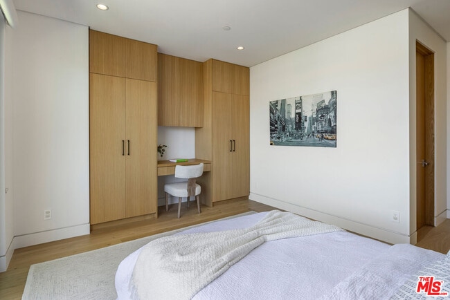 Building Photo - 14822 Hesby St