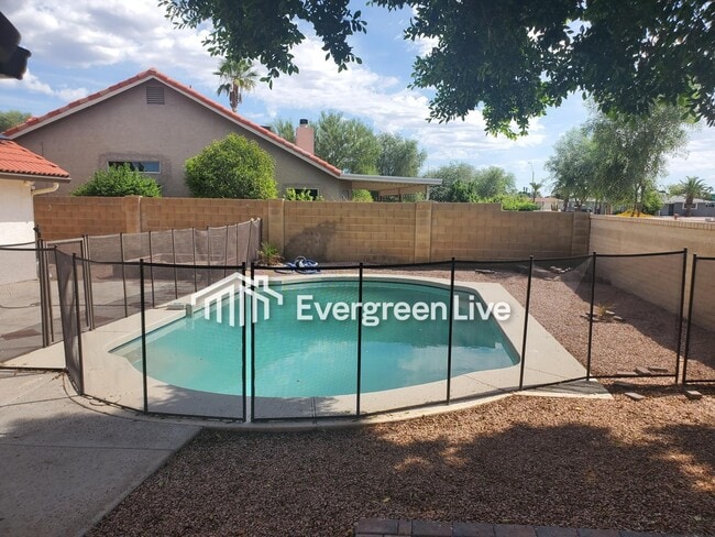 Building Photo - 5913 E Ellis St