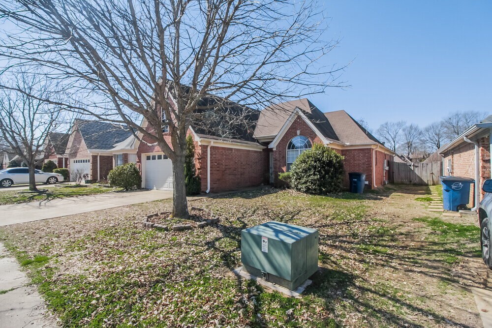 Building Photo - 8207 Cross Point Dr