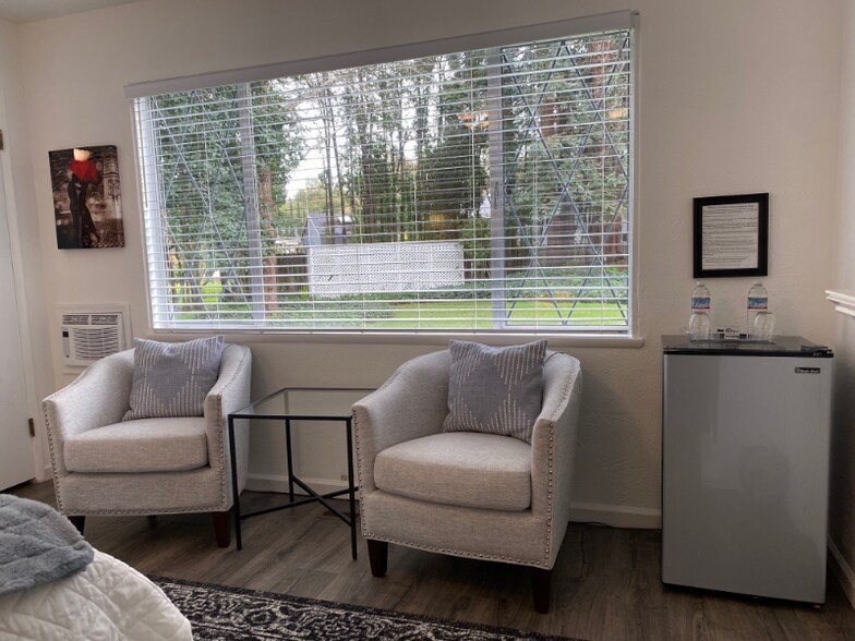 Building Photo - 1042 Easum Dr