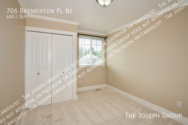 Building Photo - 706 Bremerton Pl NE