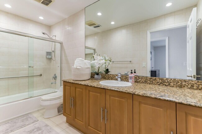 Building Photo - 7572 Silver Woods Ct