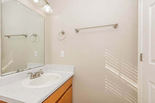 Building Photo - 1106 Lillian Ct