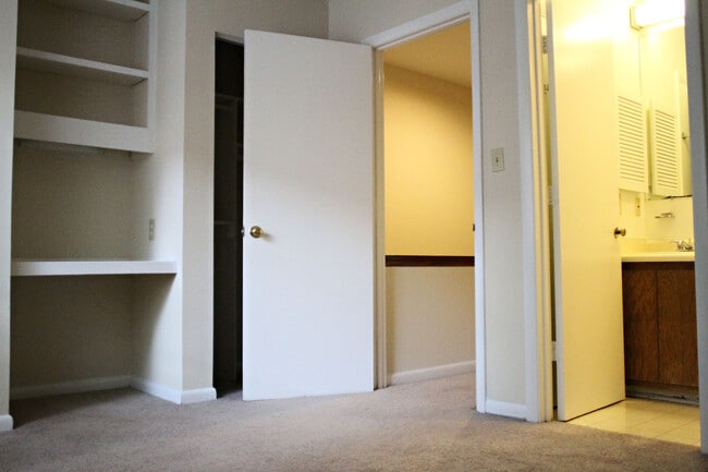 Building Photo - 2BR in Chancellor Square