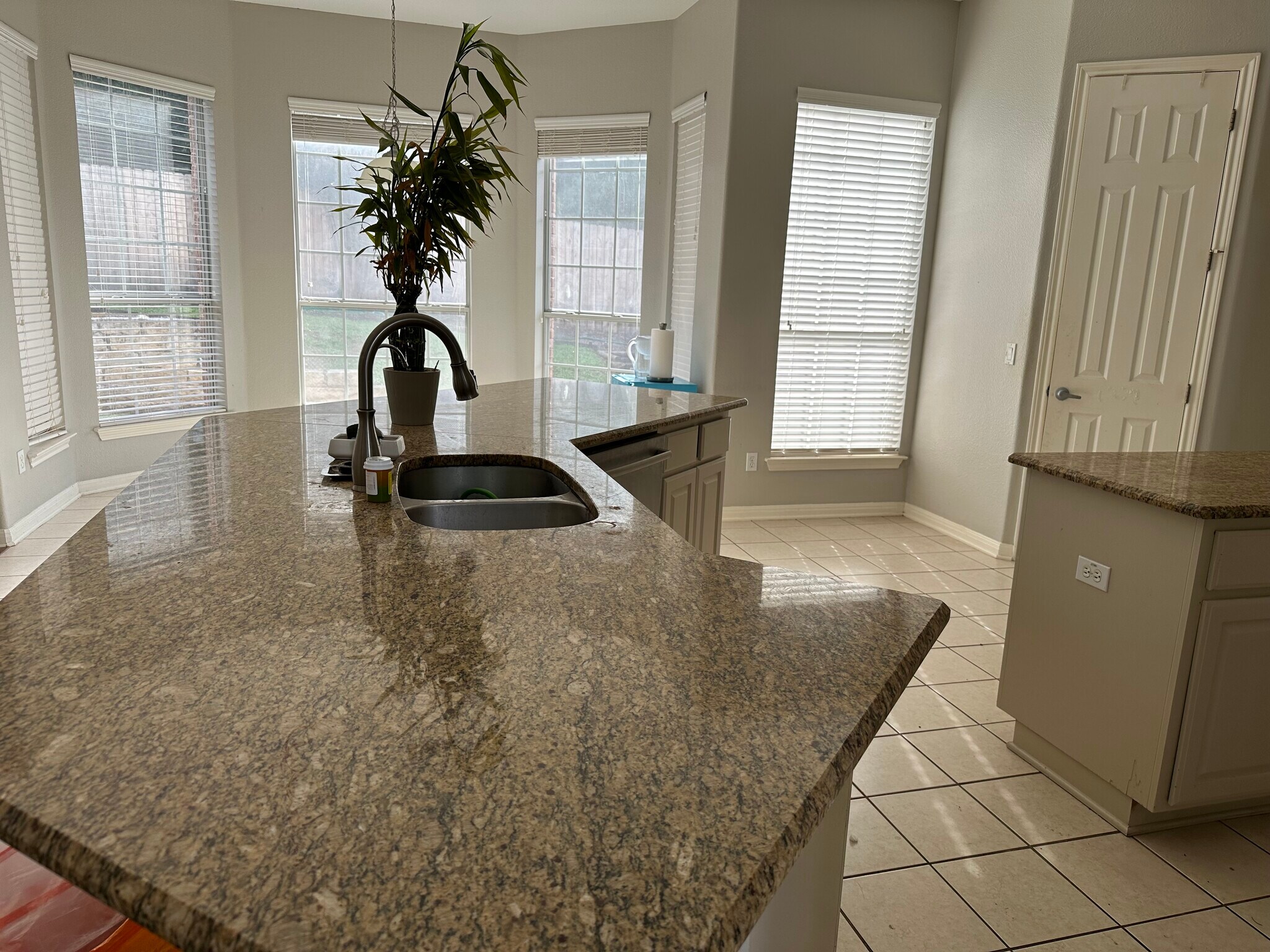 Building Photo - 10416 Canyon Vista Way