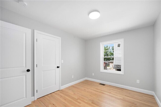 Building Photo - 28 Grosvenor Ave