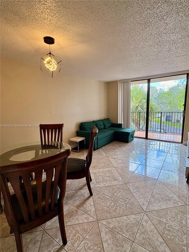 Building Photo - 14501 N Kendall Dr