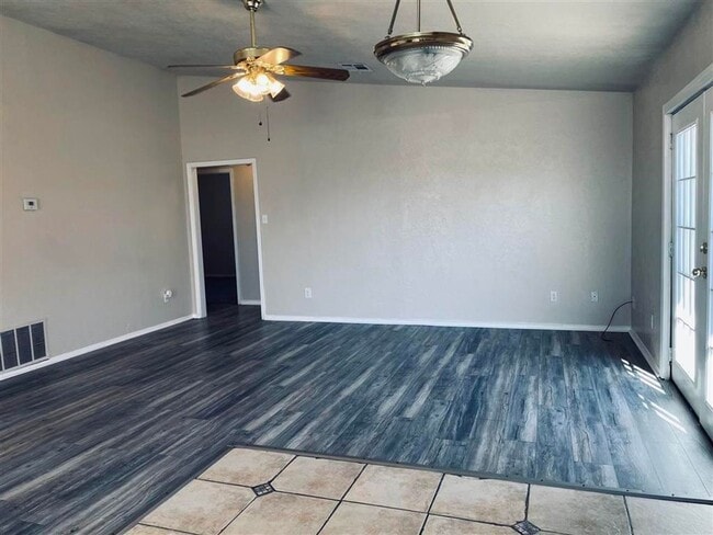 Building Photo - 3815 SW Hickory Ln