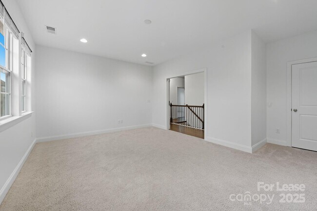 Building Photo - 425 Cassia Ct