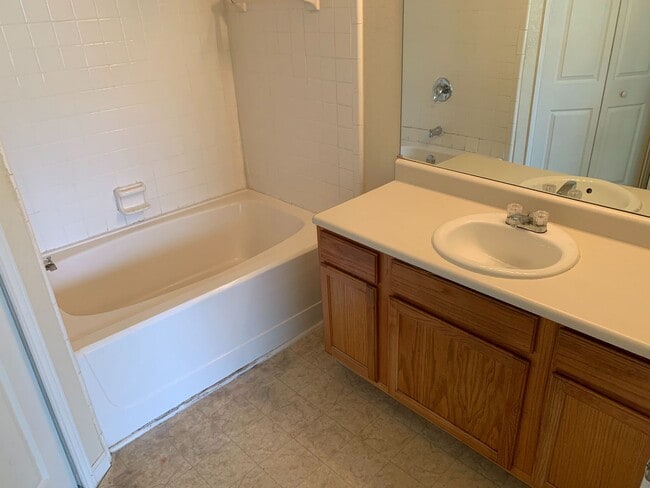 Building Photo - Spacious 2BR/2BA Retreat with Pool, Gym & Tiger Transit Access