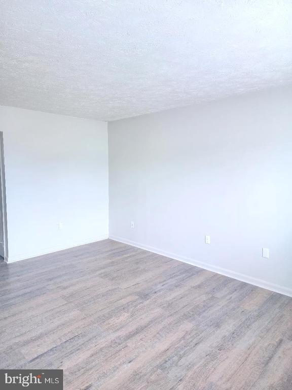 Building Photo - 130 W 13th St