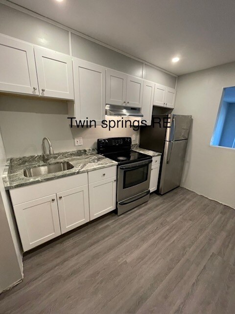 Building Photo - 250 Spring St