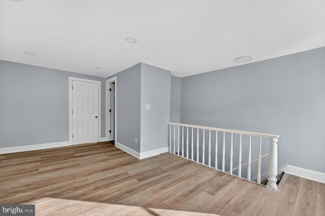 Building Photo - 11 N Willow St