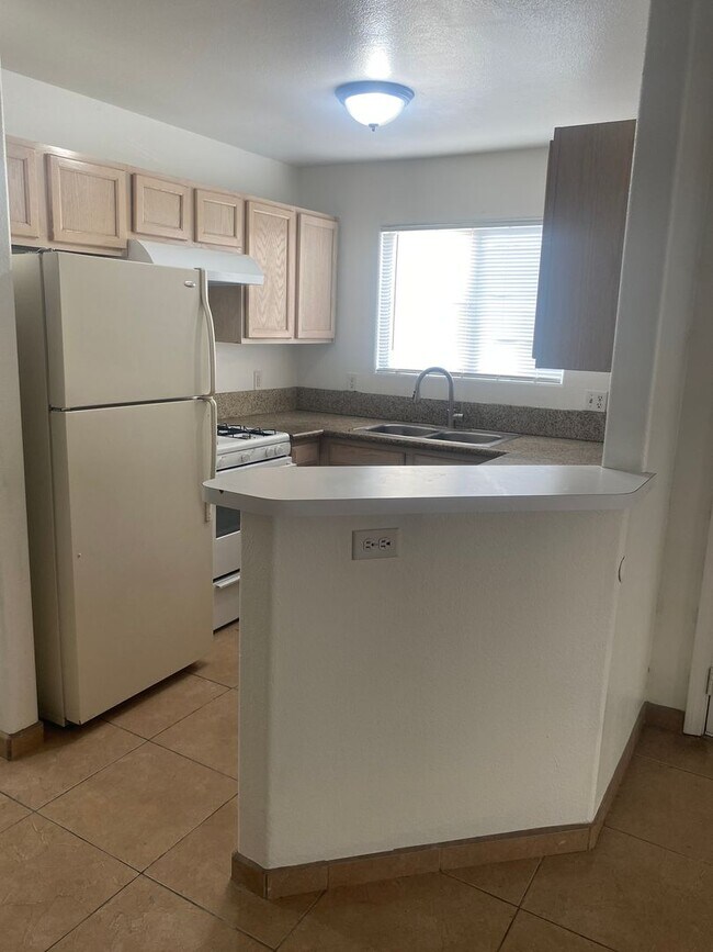 Building Photo - AMERICANA Property Mgmt - Downstairs 2 beds Condo near NLV airport