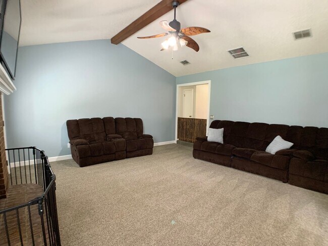 Building Photo - 3149 Lakeside Villa Rd