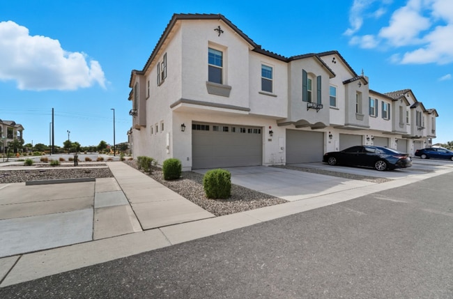 Building Photo - *Like Brand New Luxurious Modern 3 Bedroom 2 Bath Townhome in Warner Meadows!**