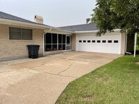 Building Photo - 2221 77th Ave