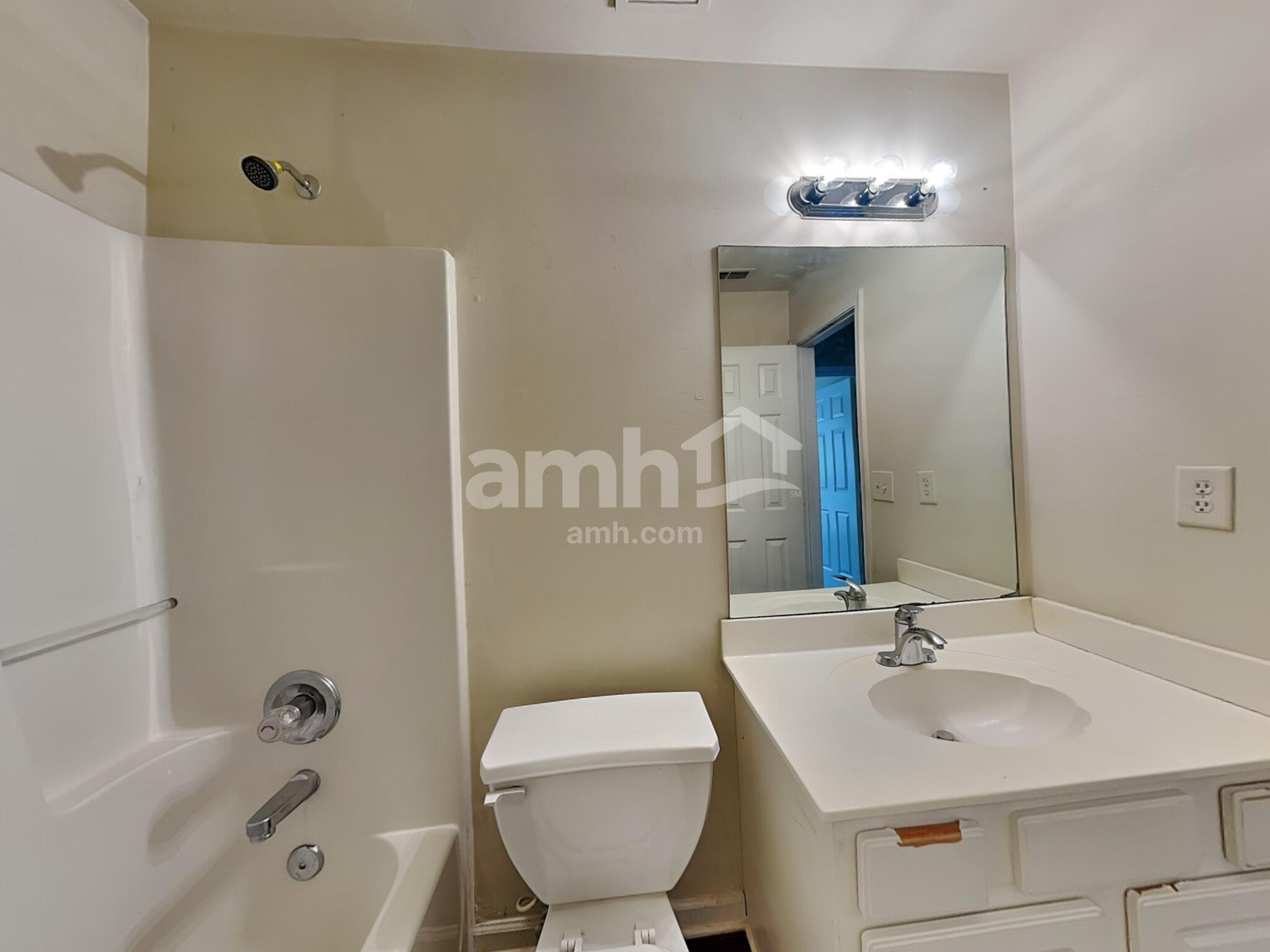 Building Photo - 190 Cedarhurst Rd