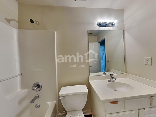 Building Photo - 190 Cedarhurst Rd