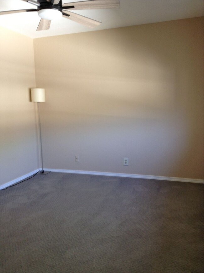 Building Photo - Stunning Townhouse on Mission Boulevard of Fremont