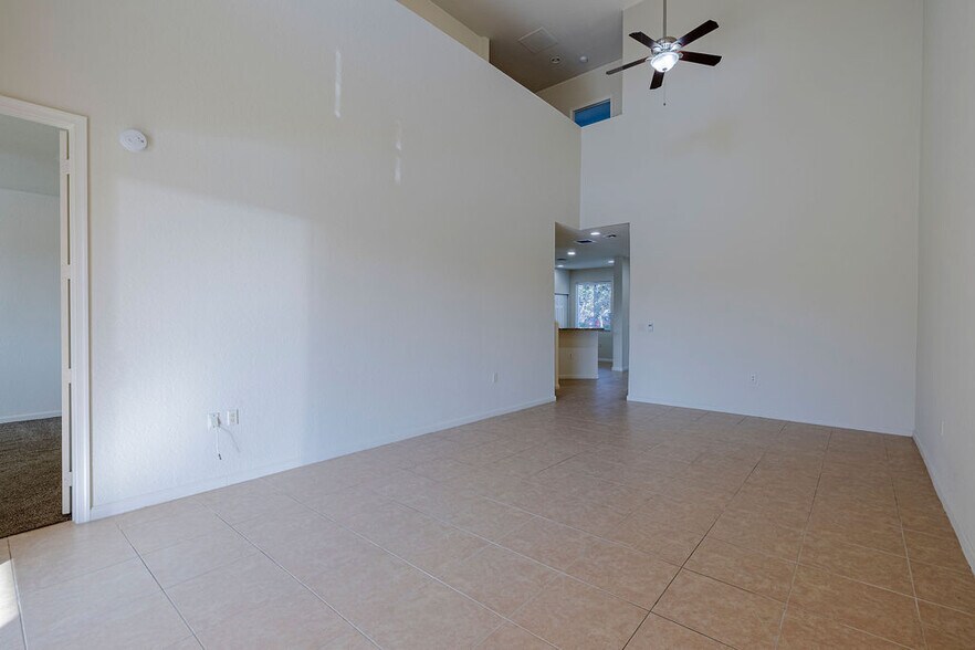 Building Photo - 805 Middleton Dr SW