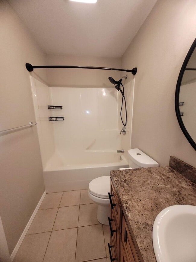 Building Photo - 1218 W Spruce St