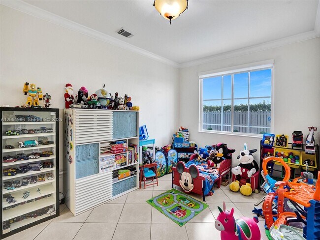 Building Photo - 6662 SW 166th Ct