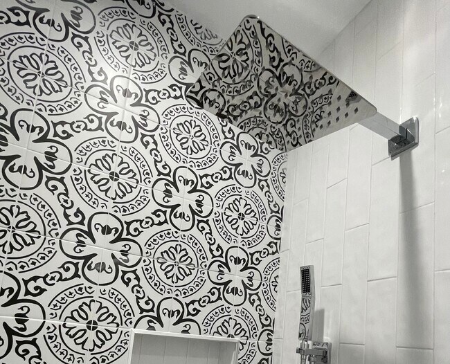 Building Photo - 961 W 42nd St