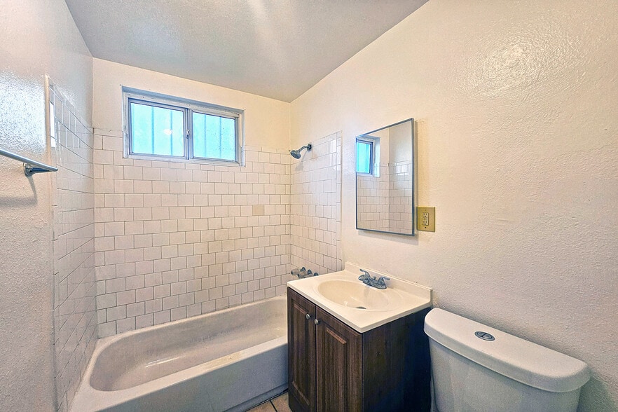 Building Photo - 1214 E 82nd St