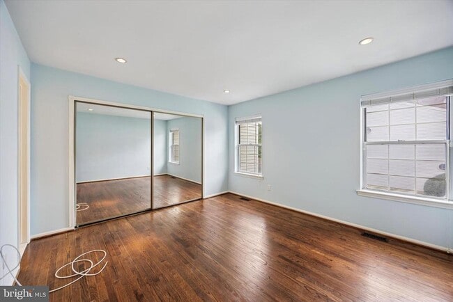 Building Photo - 175 Leedom Way