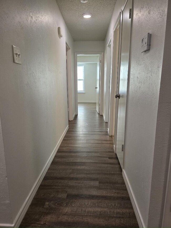 Building Photo - 7206-7206 Vista Cliff Dr