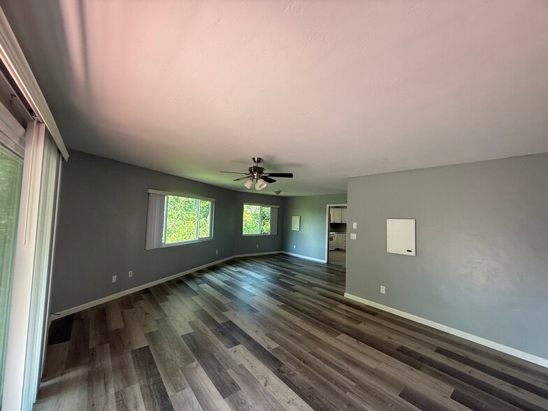 Living//dining area open plan - 4580 55th St