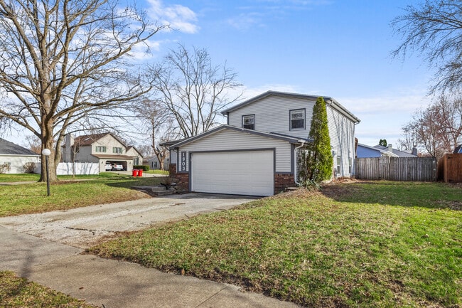 Building Photo - 1903 Sumac Dr