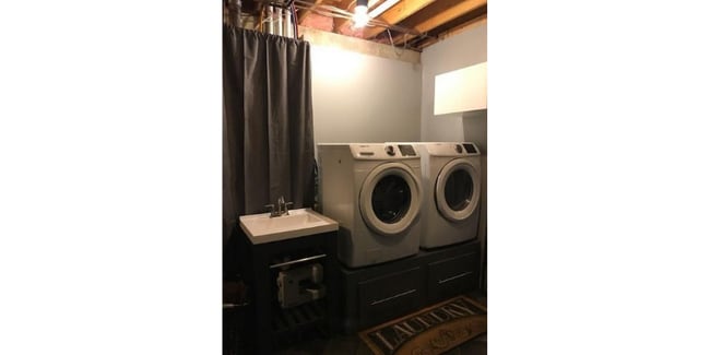 Building Photo - 3464