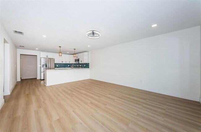 Building Photo - 427 92nd Ave N