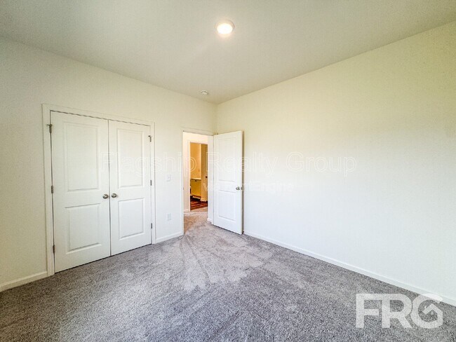 Building Photo - 303 Kenison Way
