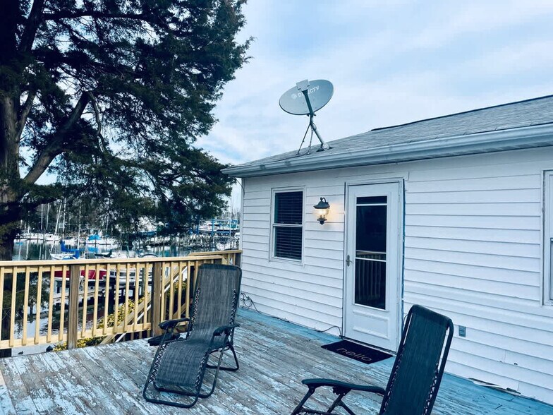 Building Photo - 14380 Calvert St