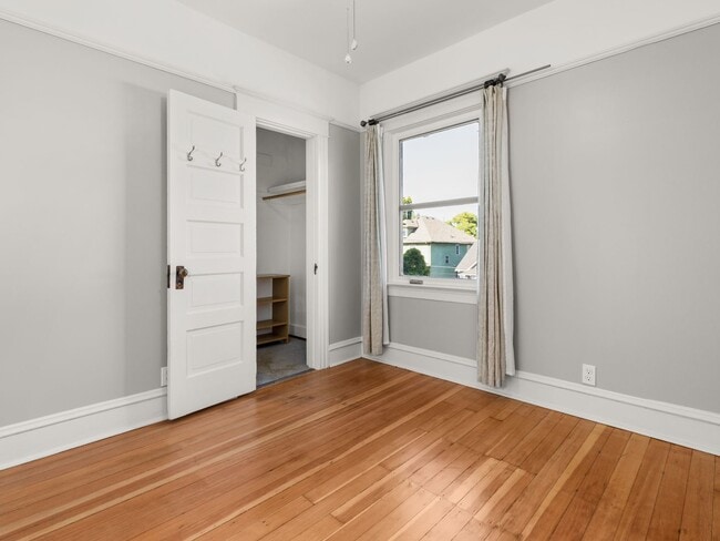 Building Photo - 5 bedroom, 2 bath in North Portland - Bois...