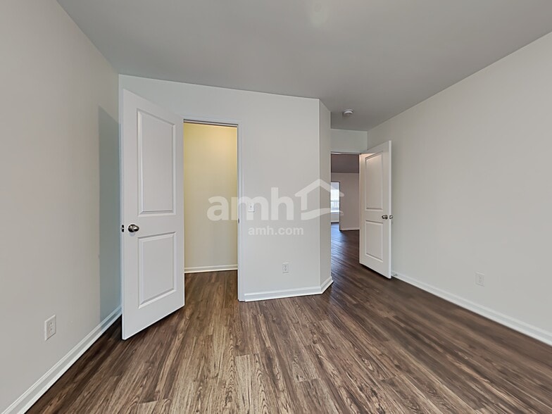 Building Photo - 106 Vango Dr