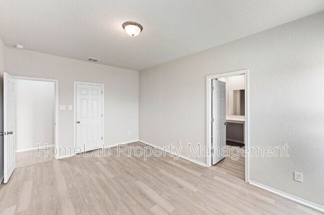 Building Photo - 7126 Mesa Cliffs