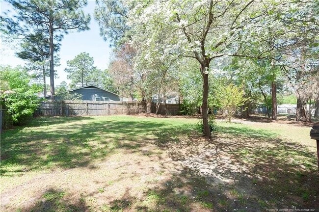 Building Photo - 2012 Lakemeadow Dr