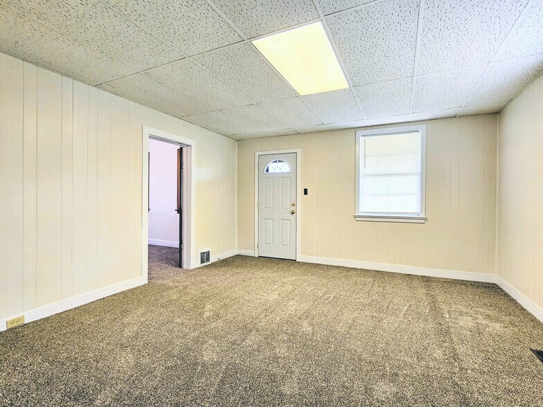 Building Photo - 2101 Heidelberg Ave